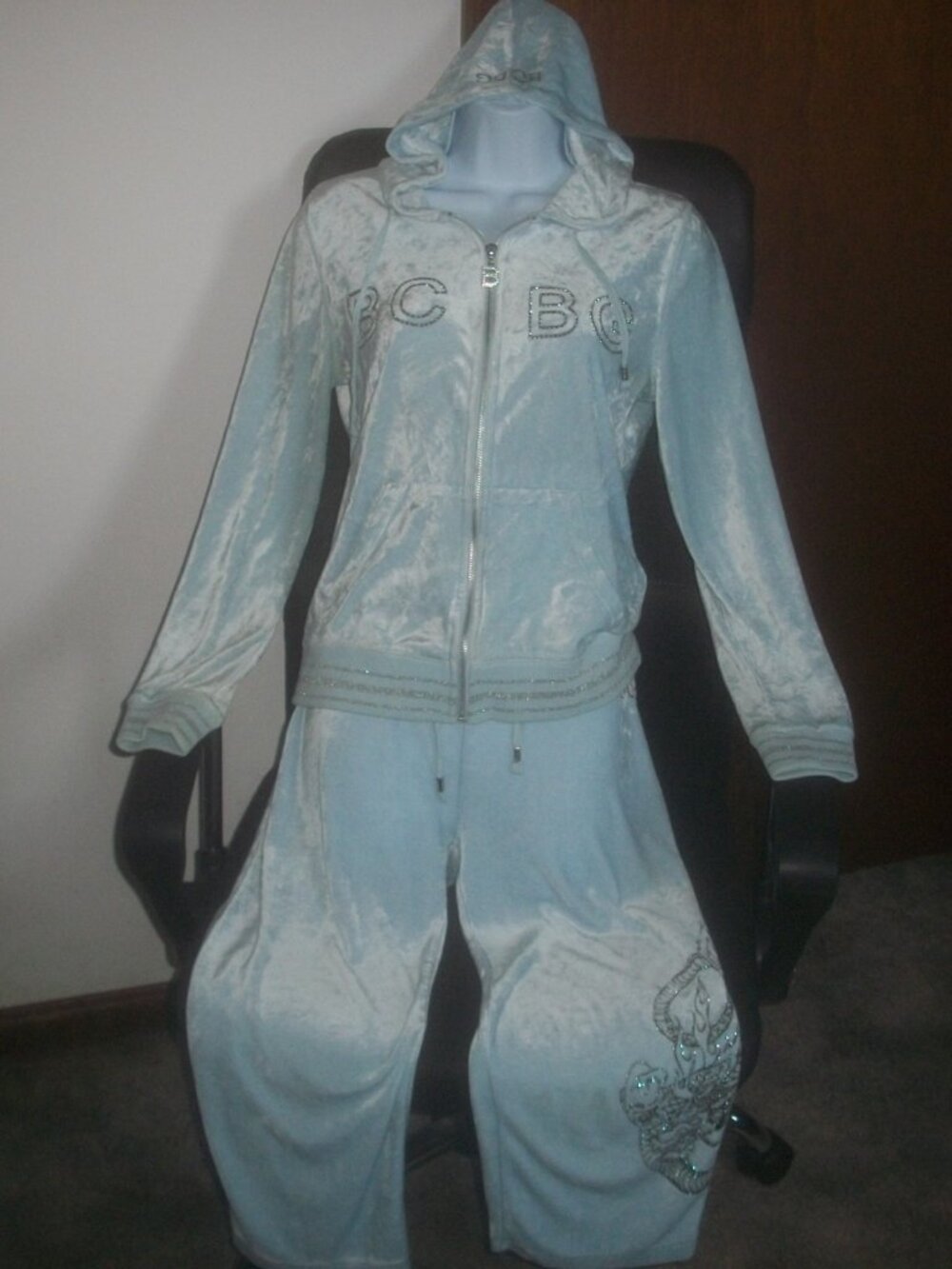 womens BCBG velvet 2 pc. sweatsuit.size large